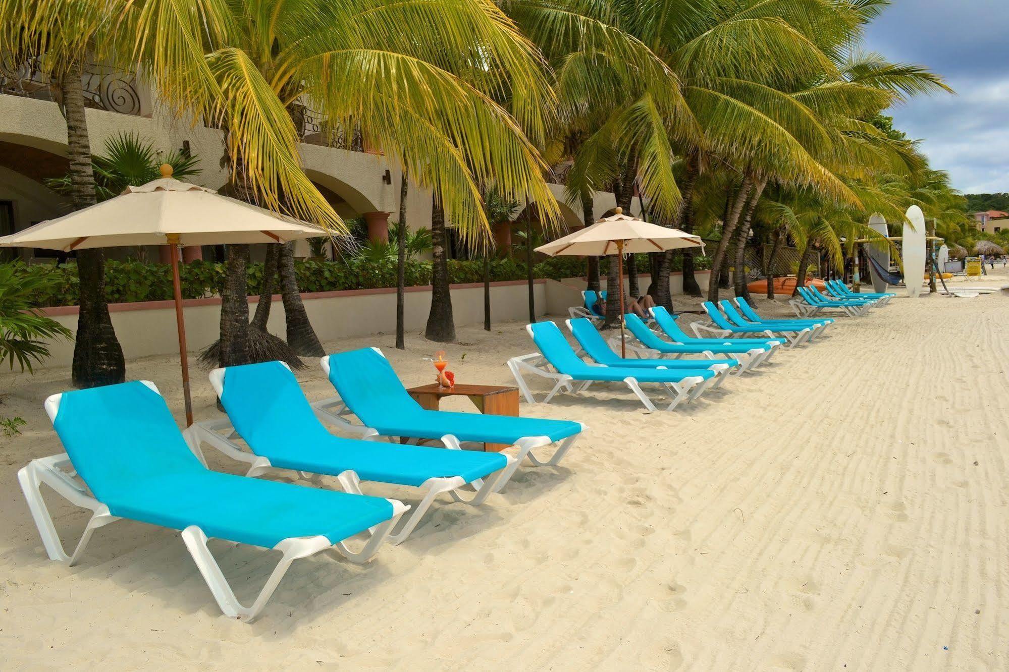 Las Sirenas Hotel And Condos West Bay Exterior foto
