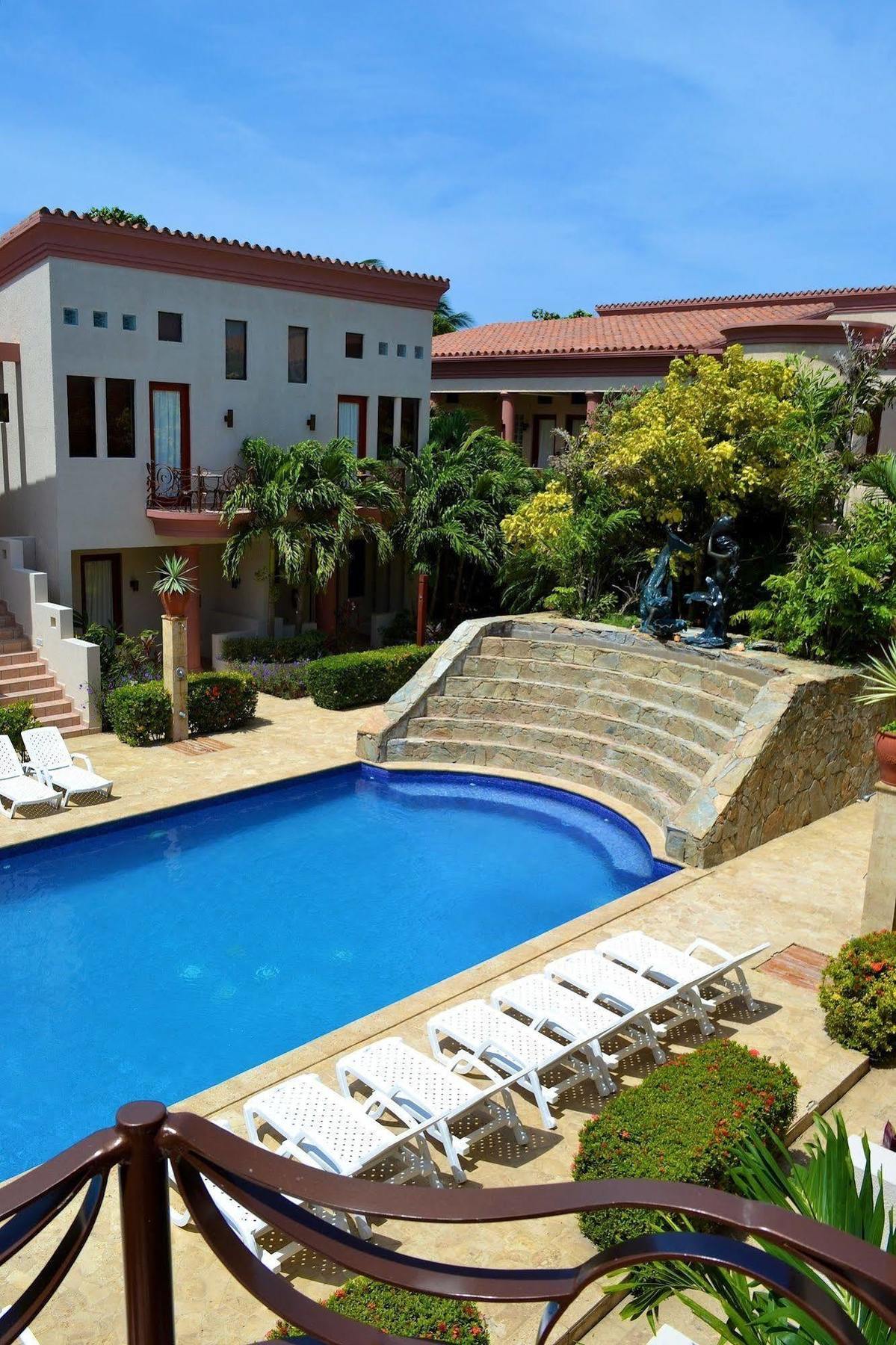 Las Sirenas Hotel And Condos West Bay Exterior foto